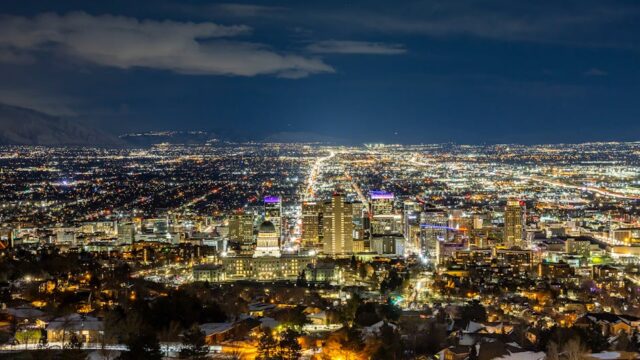 Utah — Utah's Tech Boom: Economic Promise or Environmental Peril? (featured)