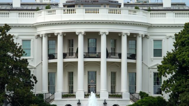 artificial intelligence Chaos — Chaos in White House: Trump's AI Strategy Sparks Division (featured)