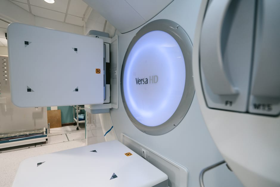 artificial intelligence Oncology — AI Revolutionizes Oncology: Are We Ready for Change? (featured)