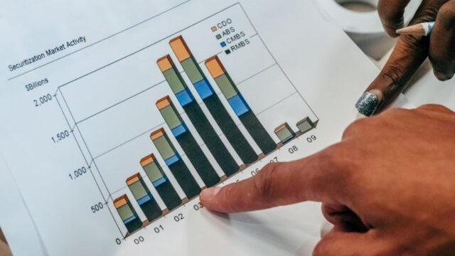 energy stocks — AI Stocks Soar, But Is Energy the Safer Bet for Investors? (featured)
