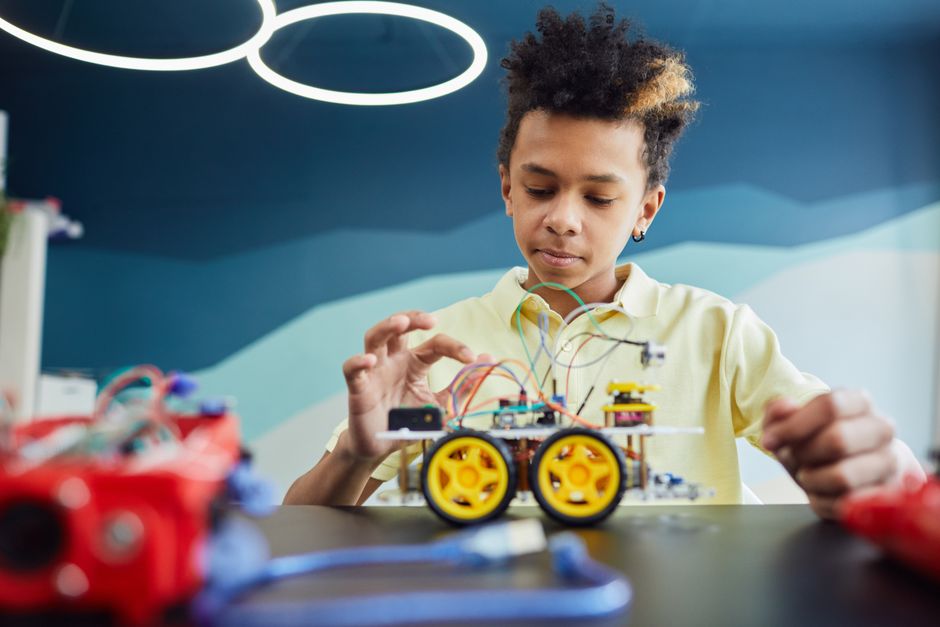 technology — Irony in Education: District 186 Grapples with AI Challenges (featured)