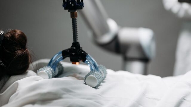 technology — Surgery Meets Tech: AI Predicts Operation Times with Precision (featured)