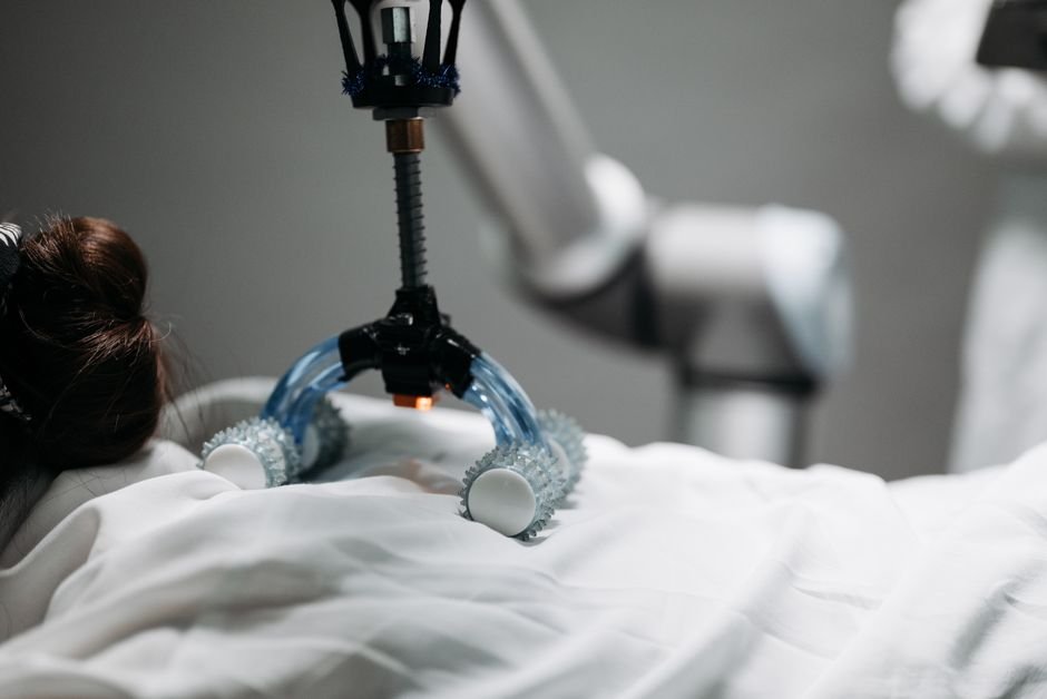 technology — Surgery Meets Tech: AI Predicts Operation Times with Precision (featured)