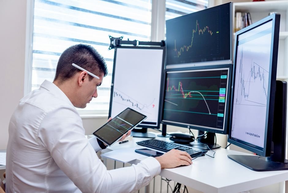 markets — AI Giants Battle for Market Dominance: Who Will Prevail? (featured)