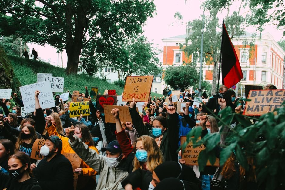 Belfast — Thousands Rally in Belfast Against Racism After Stabbing Horror (featured)