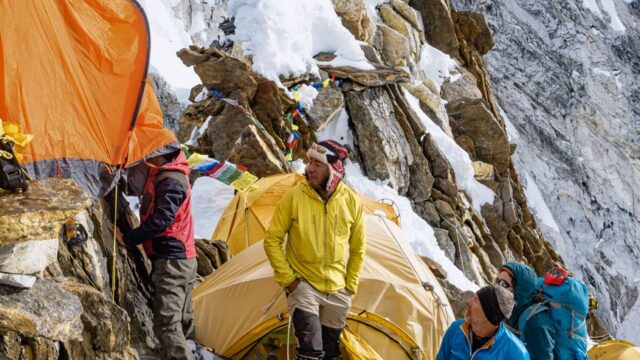 An Everest safety — An Everest Tragedy Awaits: Inexperienced Guides Spark Safety Concerns (featured)