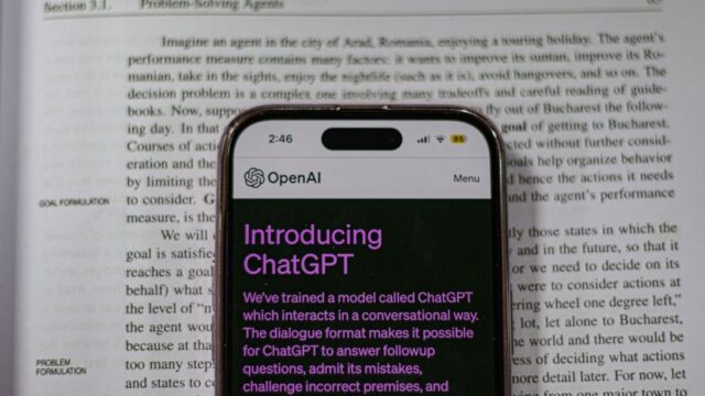 technology — ChatGPT’s market share slips below 50% for first time (featured)