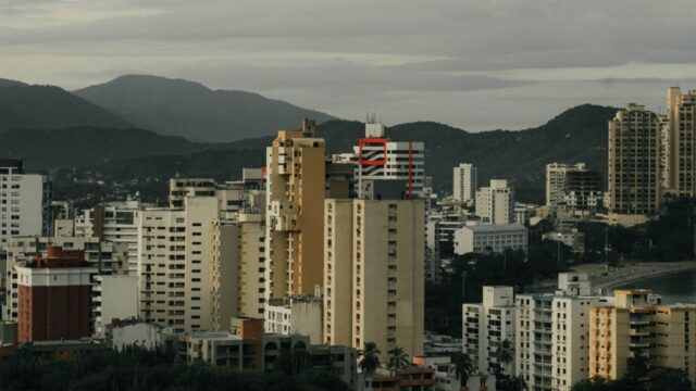 houston, media mistake — BBC's Epic Fail: Houston Skyline Gets Mountain Makeover (featured)