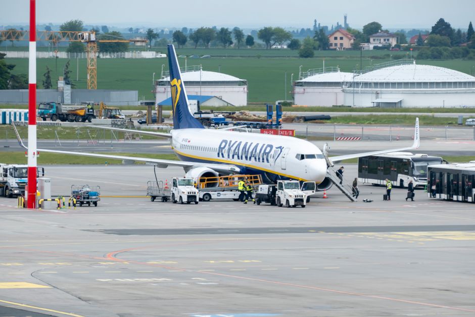 Leary — O'Leary extends Ryanair contract in deal that could net him over £130m (featured)