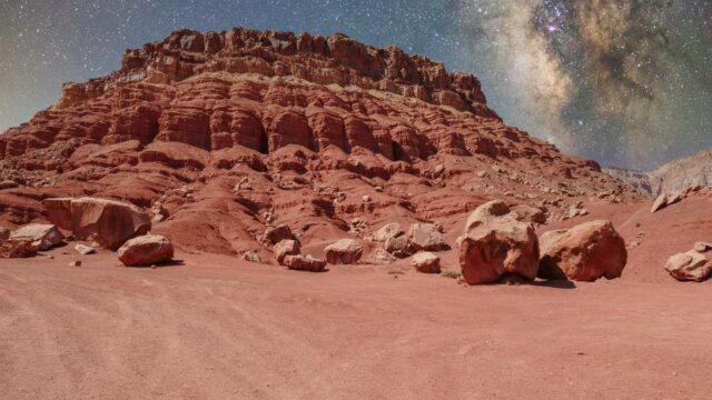 Space Exploration — NASA's Curiosity Rover Unveils Mars' Hidden Wonders (featured)