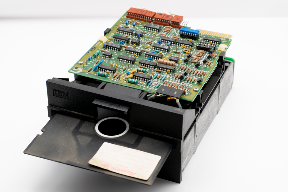 technology — IBM Unveils Breakthrough Ultra Tiny Chip Design (featured)