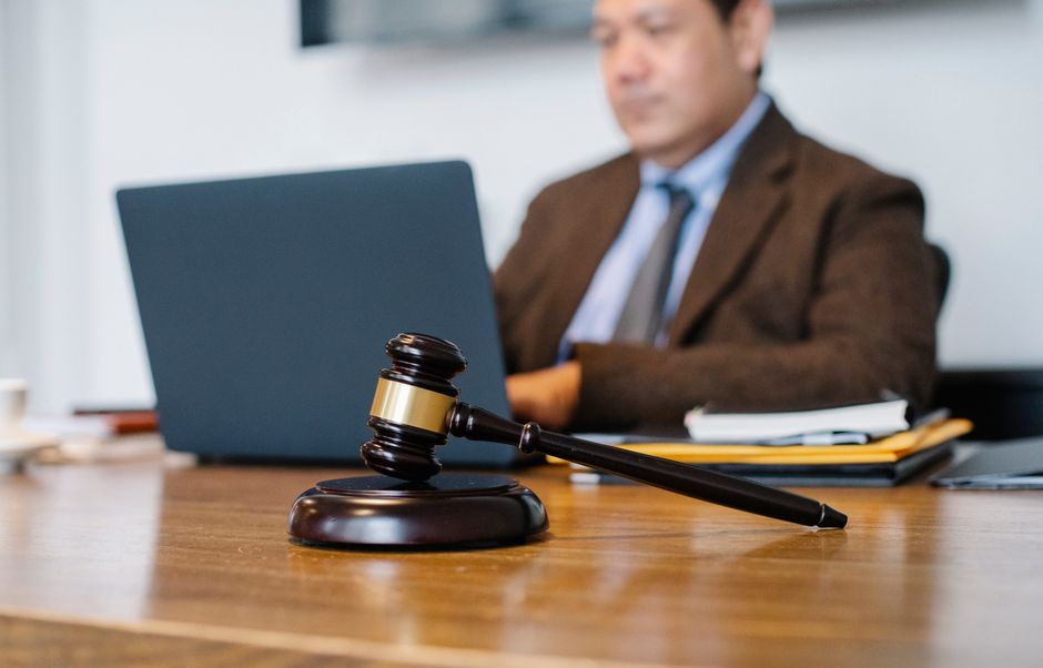 AI in law — AI Won't Replace Lawyers: Why Legal Teams Are Expanding (featured)