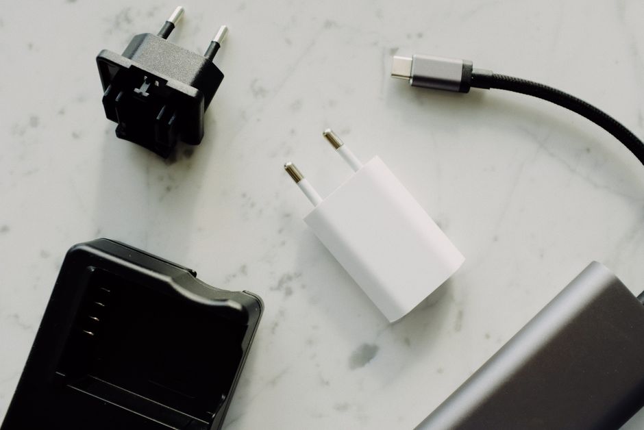 power banks — Power Banks on Air Travel: The Hidden Hazard (featured)