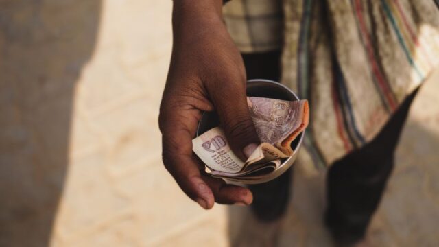 India study abroad — Weak Rupee Wrecks Study Abroad Dreams for Indian Students (featured)
