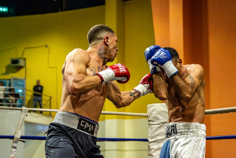 Usyk Heavyweight — Usyk's Shocking Decision: Heavyweight Champion Vacates Title Belts (featured)
