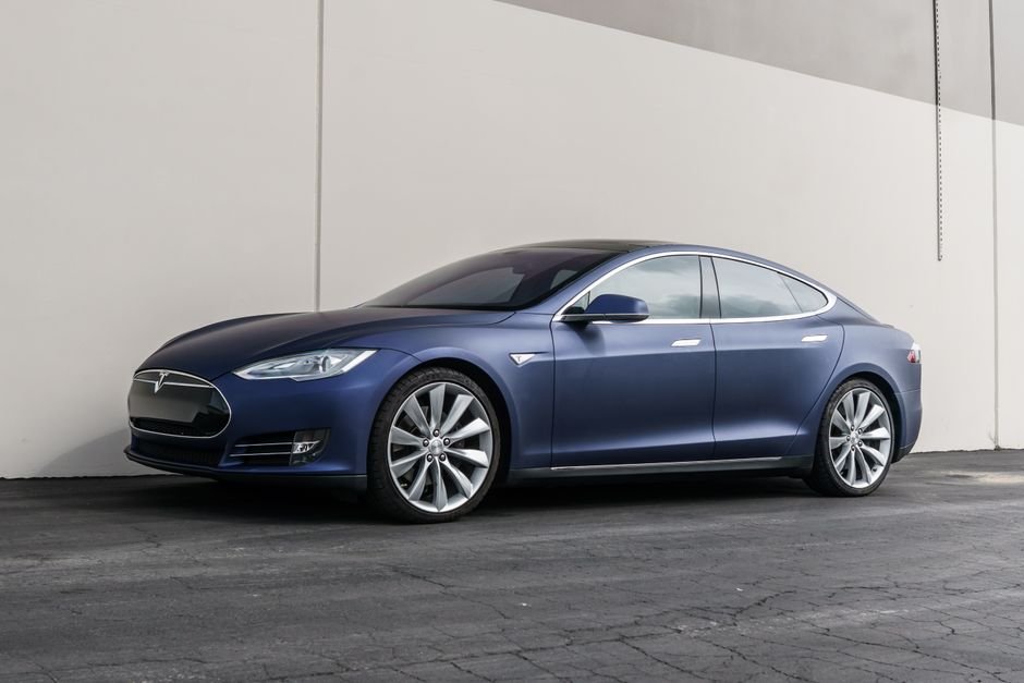 Elon Musk — Elon Musk: World’s First Trillionaire and His Controversial Influence (photo)