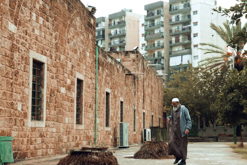 Middle East — Man in the Crosshairs: Middle East Tensions Simmer Amid Urban Violence (photo)