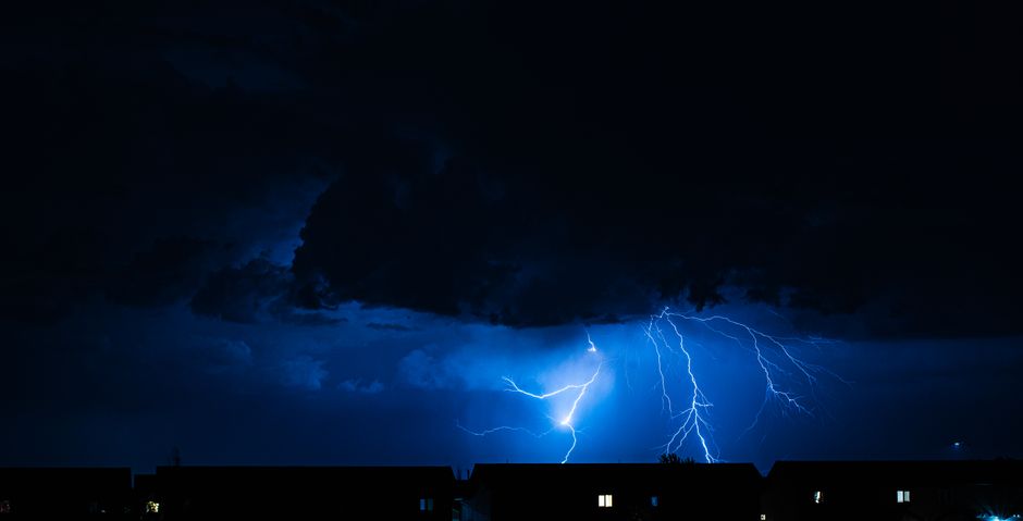 Lightning UK — Lightning Strikes: UK Fights Back Against Nature's Fury (photo)