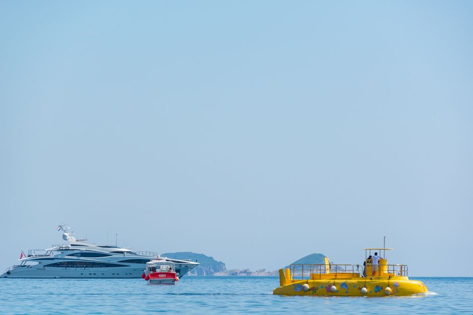 El Presidente — El Presidente's Diamond-Encrusted Submarine: A Manifesto of Power and  (photo)