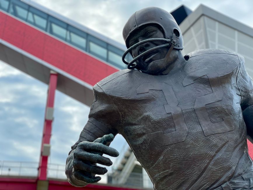 Buffalo Bills O.J. Simpson — The Bills' Silence on O.J. Simpson: A Calculated Omission? (photo)