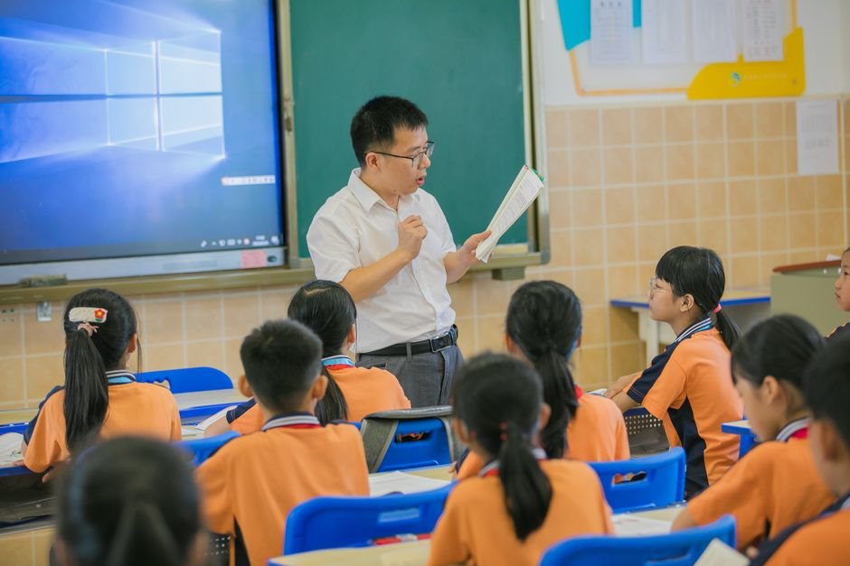 AI in Education — District 186 Takes Bold Step on AI Use in Schools (inline 2)