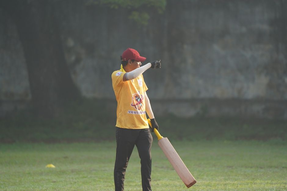 King — King meets women's cricket team that is not allowed to exist (inline 2)