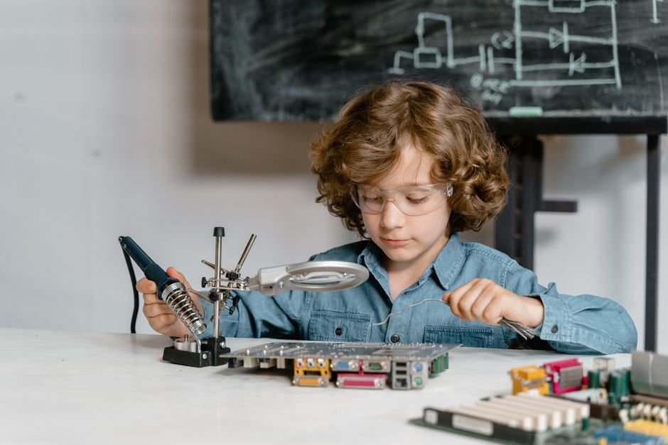 Technology — Is Technology in Classrooms a Blessing or a Curse? (inline 3)