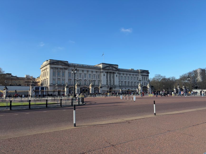 British Monarchy. — William Turns 44: The Future of the British Monarchy Hangs in the Bala (photo)