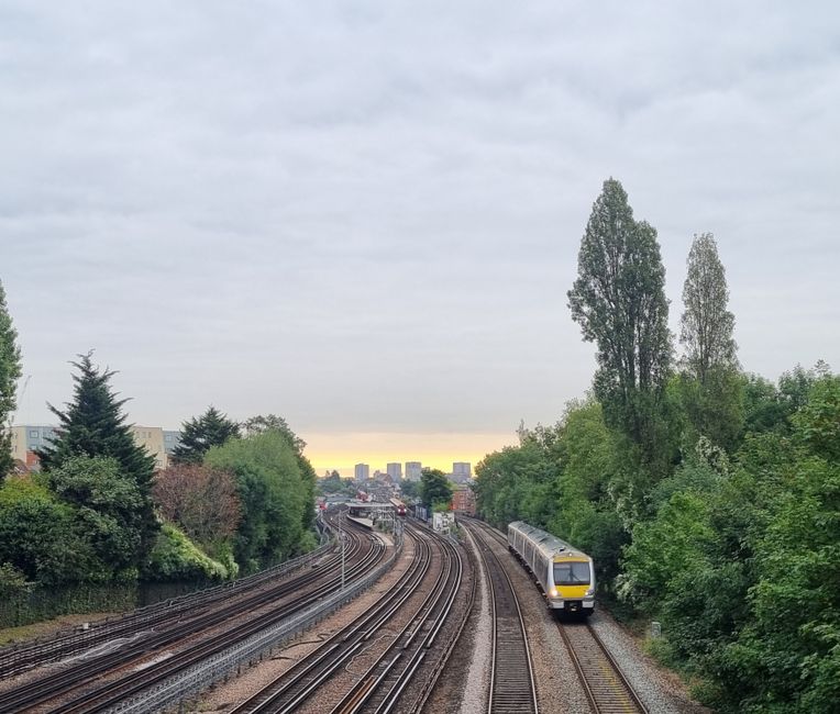 Surrey and Berkshire rail expansion — London Commute Set to Expand: Surrey and Berkshire in TfL's Sights (photo)