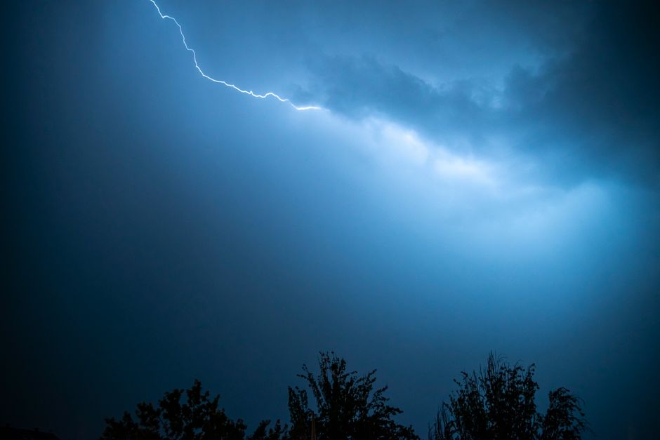 Lightning UK — Lightning Strikes: UK Fights Back Against Nature's Fury (photo)