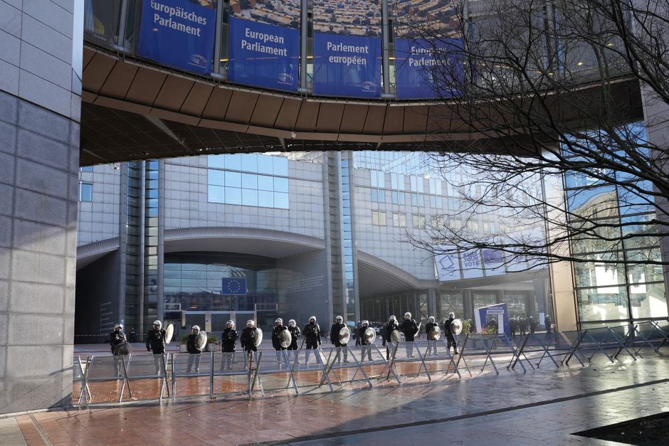 Greek politics — Greek Politics Hides Behind 'Beliefs' (photo)