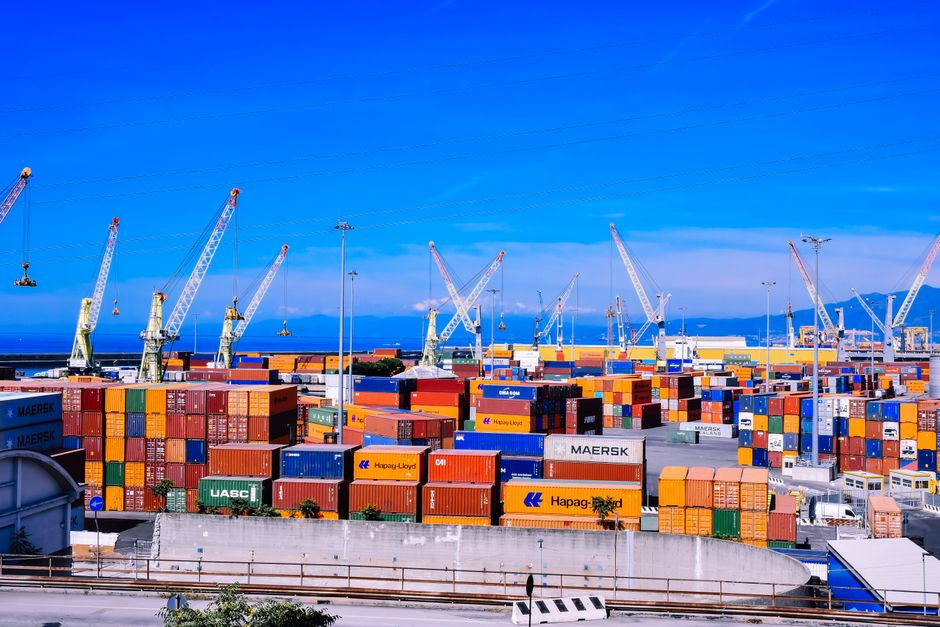 logistics — FedEx's Supply Chain Selloff: A Strategic Retreat or Visionary Leap? (featured)