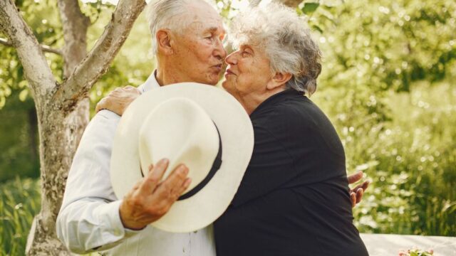 Harrison Ford, love at any age — Harrison Ford's enduring love: A testament to romance at any age (featured)