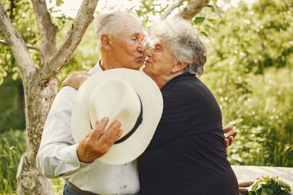 Harrison Ford, love at any age — Harrison Ford's enduring love: A testament to romance at any age (featured)