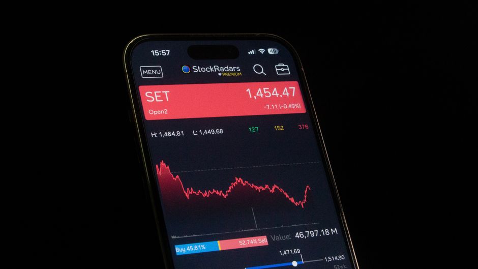 markets — Tech stocks take a hit as chip sector woes raise questions about AI-dr (featured)