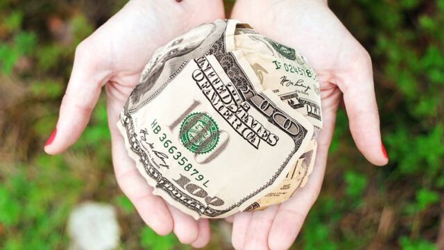 generosity — Marcus Aurelius' timeless wisdom on the value of generosity (featured)