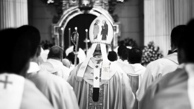 French — French bishop: Catholic lawmakers who back euthanasia bill cannot rece (featured)