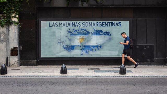Politics of Football — Argentina's Football Players Make a Powerful Political Statement (featured)