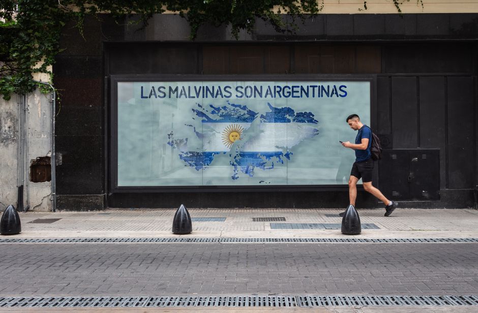 Politics of Football — Argentina's Football Players Make a Powerful Political Statement (featured)