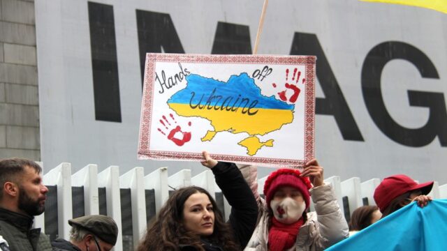 Ukraine protests — Ukraine's fragile politics: What's driving the protests? (featured)