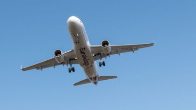 Billionaire Adani — Billionaire Adani weighs airline launch in Indian duopoly market, sour (featured)