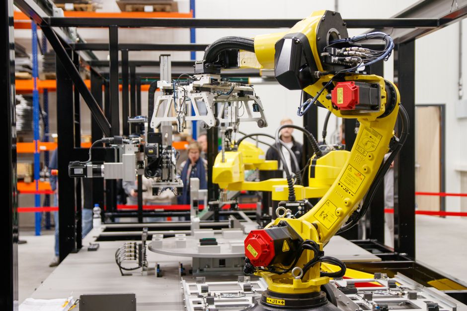 automation — As Robotics Lead the Workforce, Who Wins? Who Loses? (featured)
