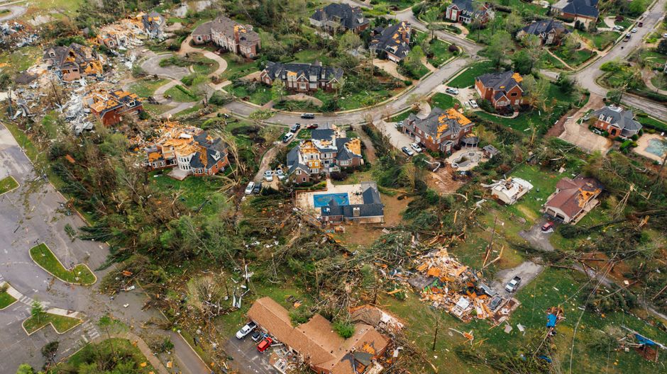 China, tornado — China's Tornado: Nature's Fury and Human Vulnerability (photo)