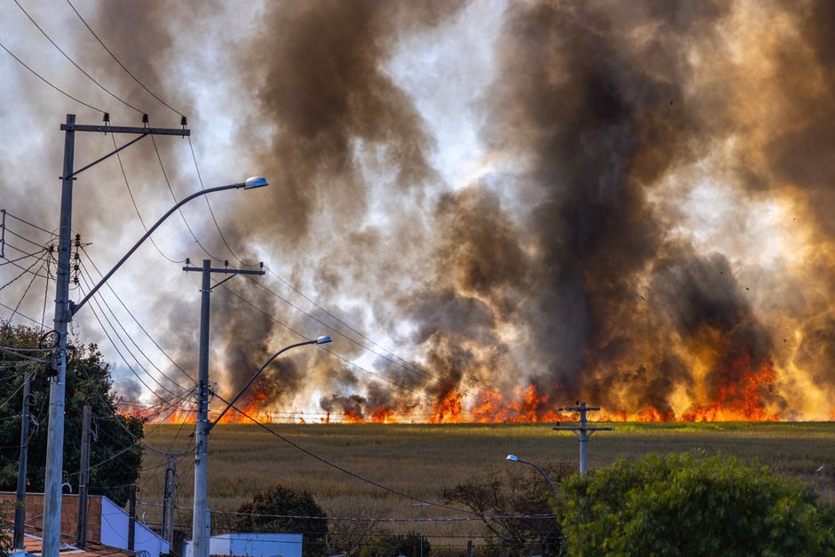climate change — Utah wildfire rages despite firefighters' efforts (photo)