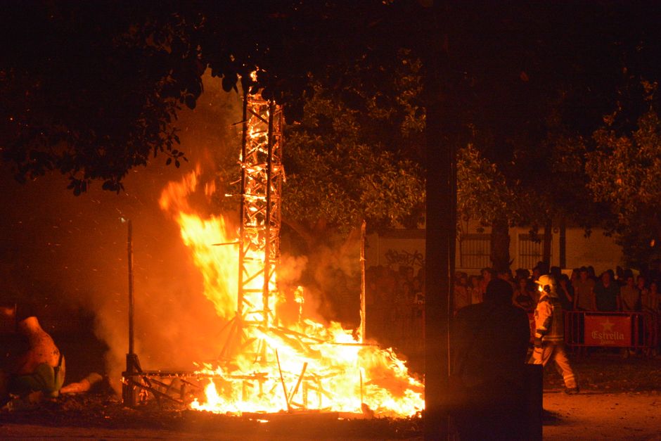 fire safety — Annual Bonfires Put Lives, Property at Risk in Northern Ireland (photo)