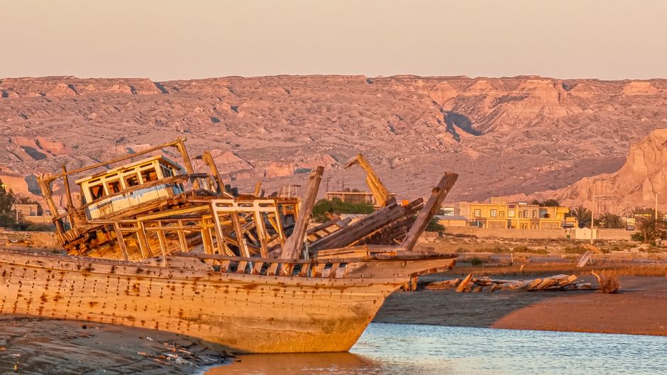 Middle East — Iran Plays Cat and Mouse with US as Tensions Escalate (photo)