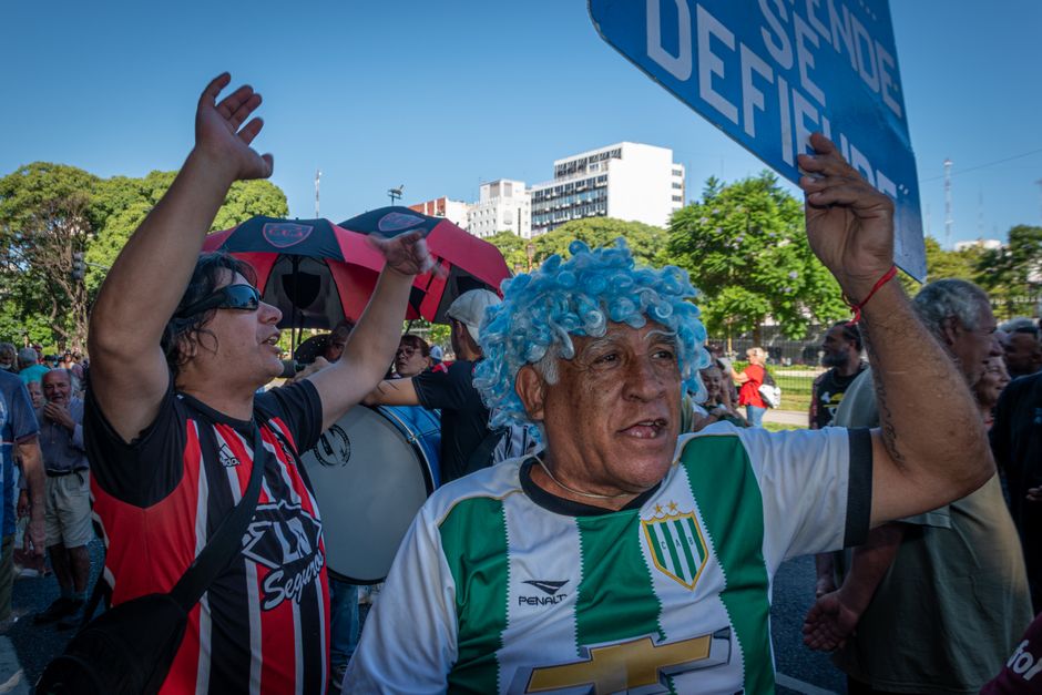 Politics of Football — Argentina's Football Players Make a Powerful Political Statement (photo)