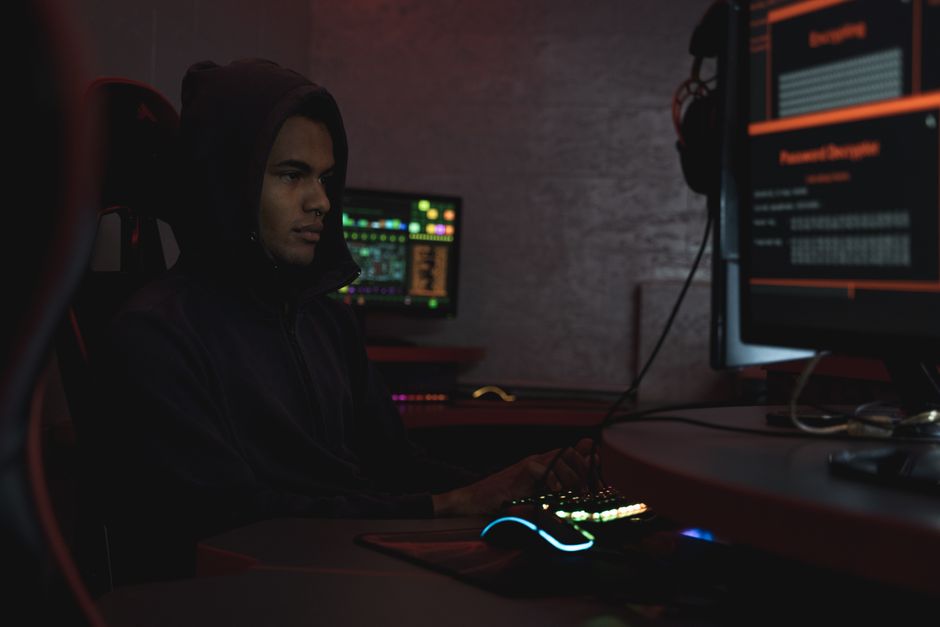 cybercrime — The blurred lines of cybercrime: Do teen hackers deserve blame or a se (inline 1)