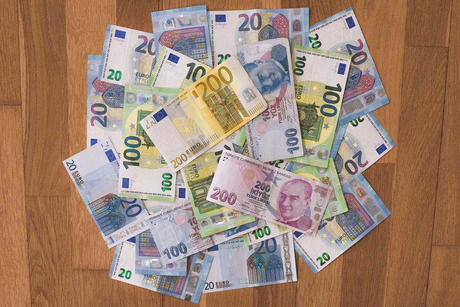 Oil — Oil prices hit $100 for the first time since May (inline 1)