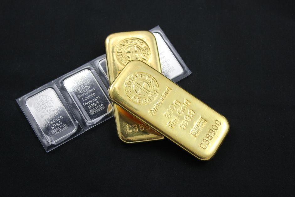 Rs — Rs 21.5 crore gold, Rs 28.5 crore cash recovered from bus driver's hou (inline 1)